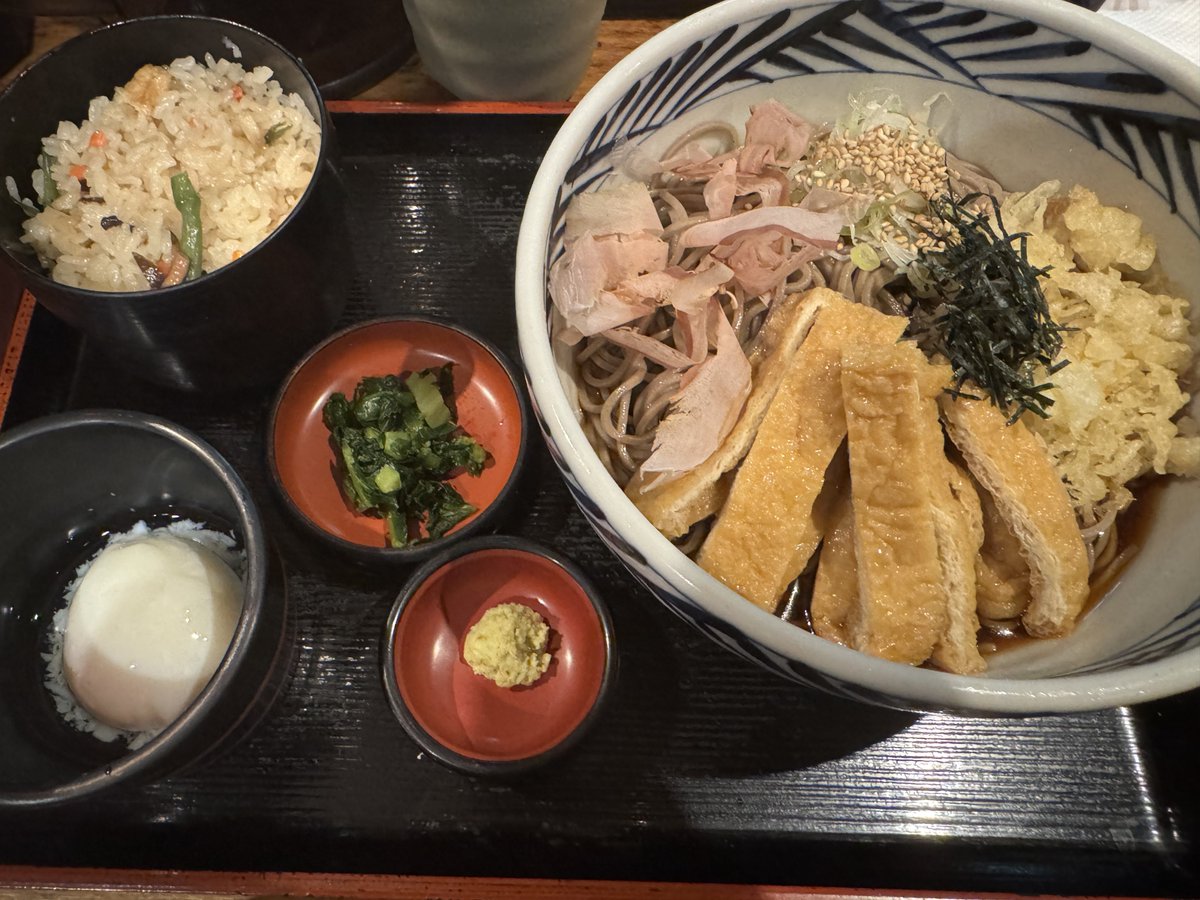 モロ tweet media
