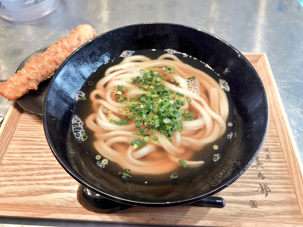 manab029's tweet photo. 浅草真九郎
ニンニクと海老油の冷やし混ぜうどん😋
かけ😋
かしわ天😋
SR特典ちくわ天😋

お出汁も、海老油もすげーうまかったです！

#浅草真九郎
#ひやえび https://t.co/vCEHM7C03K