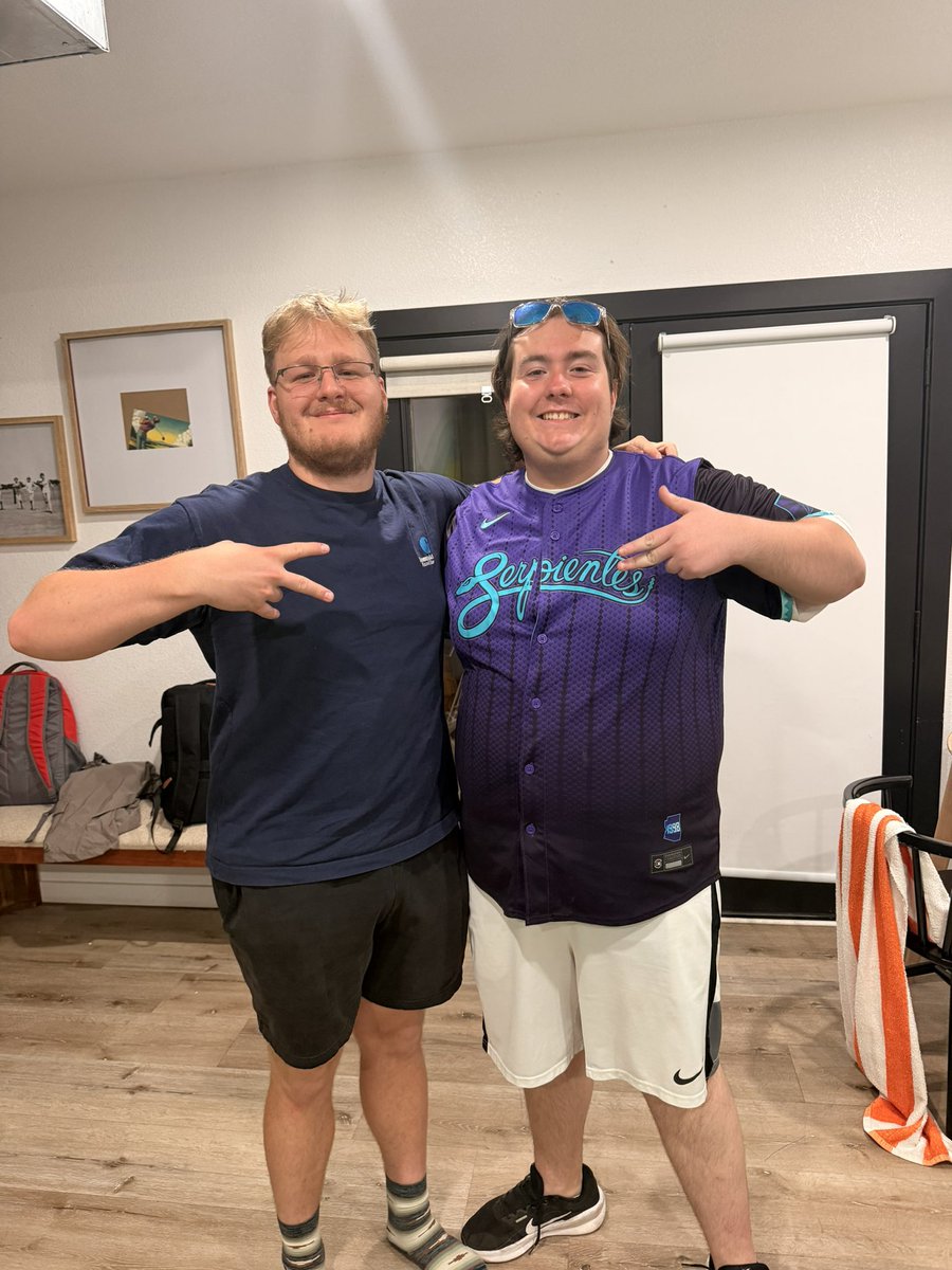 clonezszn's tweet photo. Sleeper cord meetup 😵‍💫 @highflypika @LophiLIVE https://t.co/sGPt72f4nu
