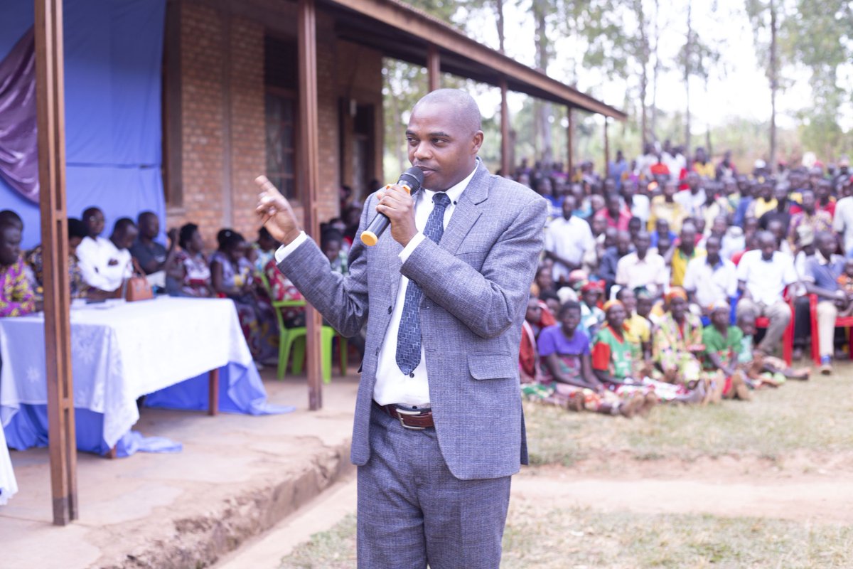 CommuneShombo's tweet photo. @CommuneShombo yaratunganije inama mu mazone yose agize iyo komine zihagarariwe na musitanteri w'iyo komine aherekejwe n'izindi ndongozi zo muri komine. Intumbero ni gusigurira abenegihugu akarusho k'intunganyo nshasha hamwe n'impanuro ndetse n'amahimiriza. https://t.co/PDIzBiDsIu