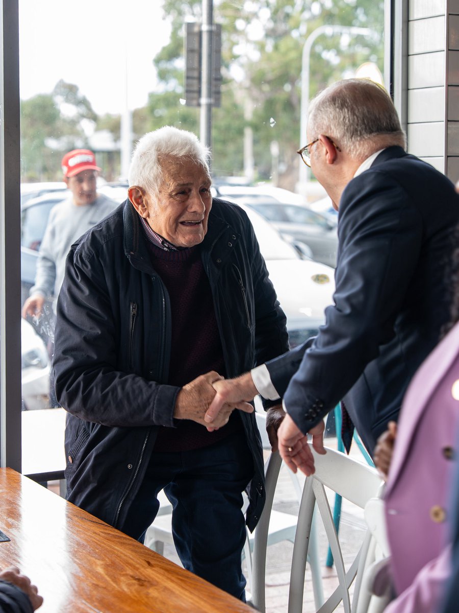 AlboMP's tweet photo. Diversity is a strength of modern Australia.

And no matter what language you speak, or faith you practice - every Australian deserves to feel safe, respected and valued.

Great to talk with locals in South East Melbourne today. https://t.co/sJVRe0kifZ