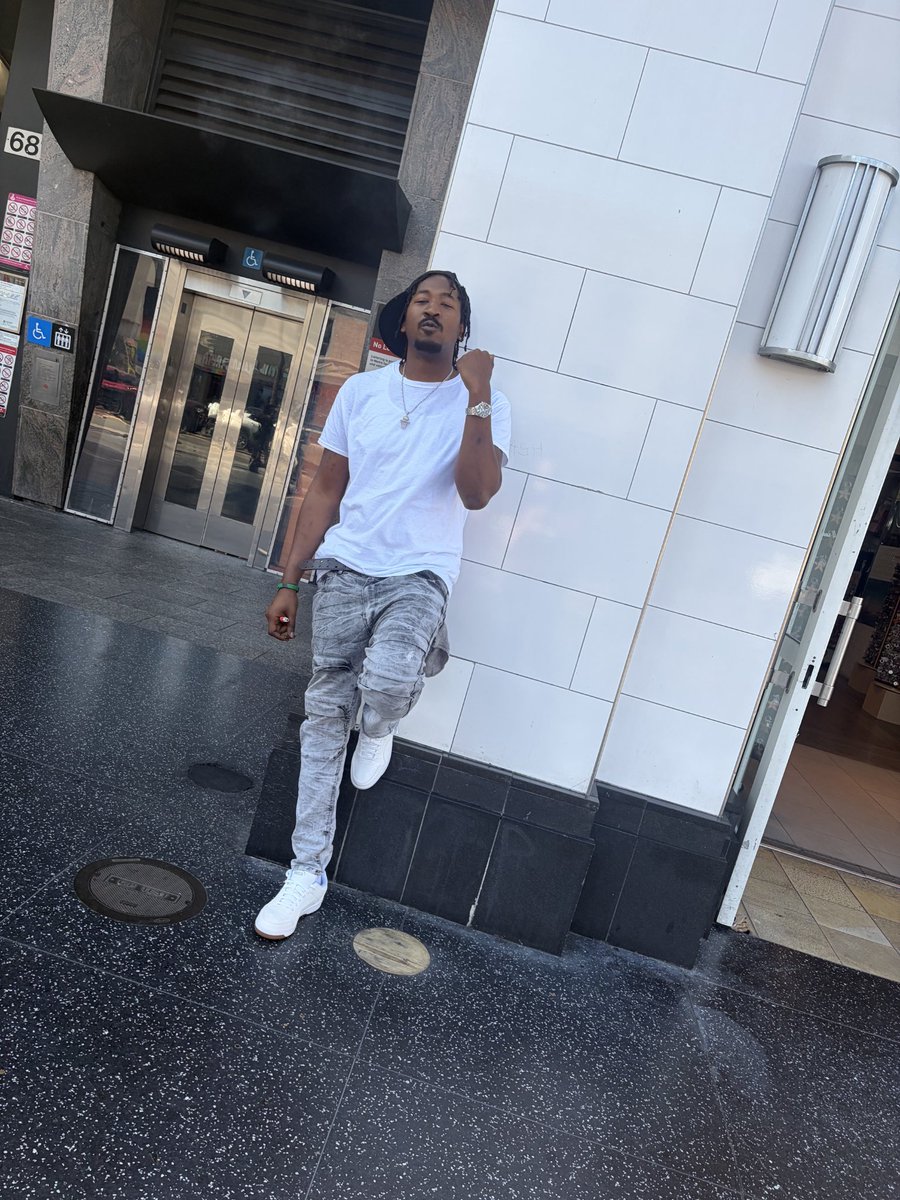 Kazo063's tweet photo. Working🙏🏾🔥💪🏾🔥👇🏾👆🏾 https://t.co/I4I0B2U3Ca