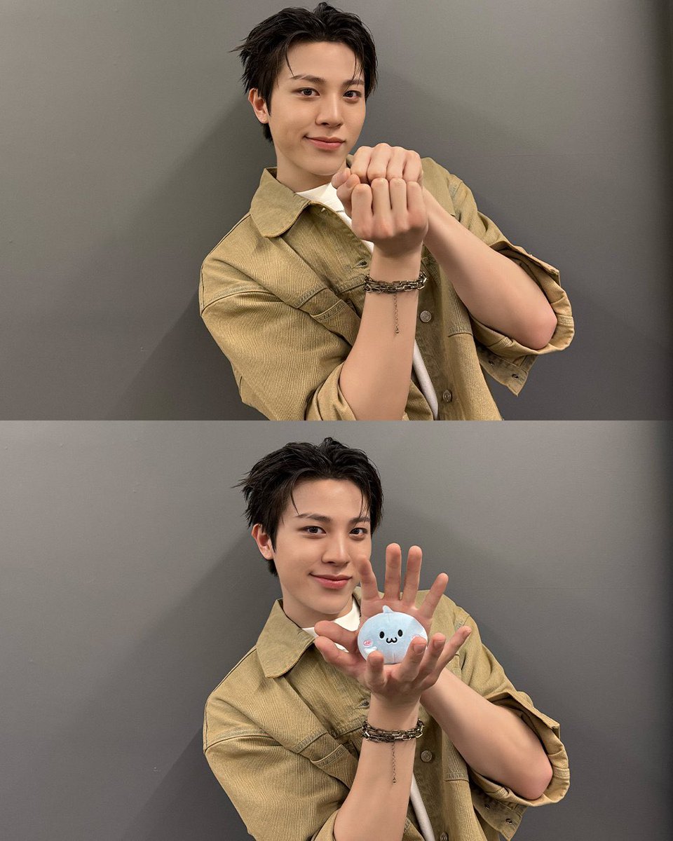 junghwanfeed's tweet photo. junghwan with teuya 🥹✨ https://t.co/PgUHXwHoHa