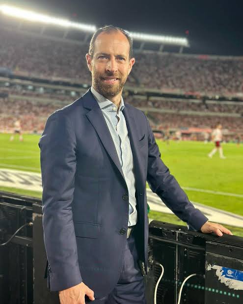 manuel_LG1996's tweet photo. David Faitelson: A México le hace falta un jugador con Messi.

Mauricio Ymay: A México le hace falta un presidente como Díaz Ordaz, que ponga orden y tirotee contra los que protesten.

Todo en la transmisión del Argentina vs Argelia en @TUDNMEX https://t.co/z8wkpeg34G