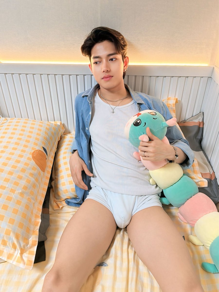 MinHtal1999's tweet photo. Home alone…..🥵

#fypシ゚viral #hot #twink https://t.co/b04h7zJ1Lk