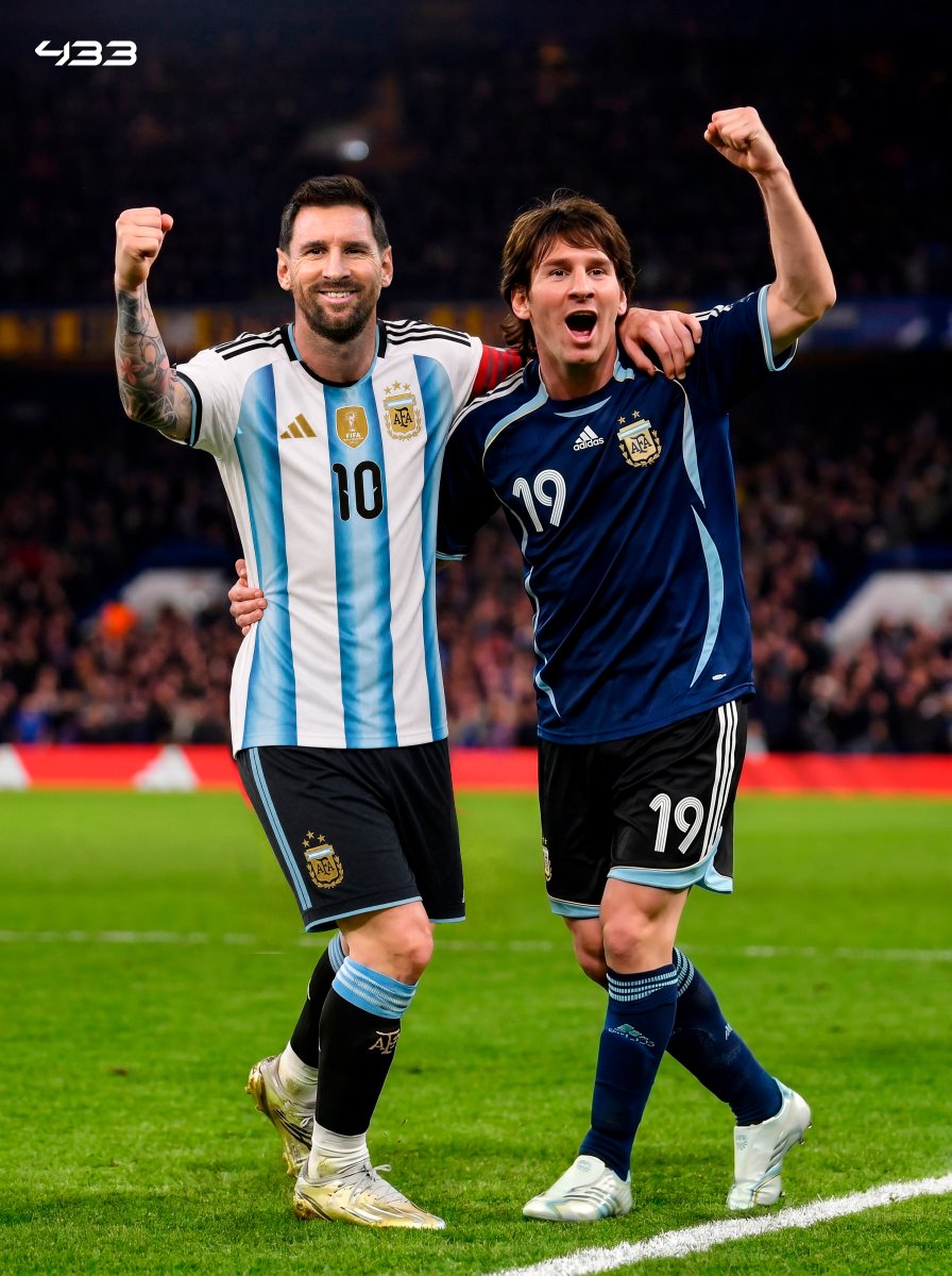433's tweet photo. Lionel Messi is now the 𝐘𝐎𝐔𝐍𝐆𝐄𝐒𝐓 and 𝐎𝐋𝐃𝐄𝐒𝐓 goalscorer for Argentina at a World Cup, and he did it 𝑬𝑿𝑨𝑪𝑻𝑳𝒀 20 years later 🤯🇦🇷

June 16, 2006: ⚽ vs Serbia and Montenegro
June 16, 2026: ⚽⚽⚽ vs Algeria

It was meant to be 😍 https://t.co/mCcwwJbdru