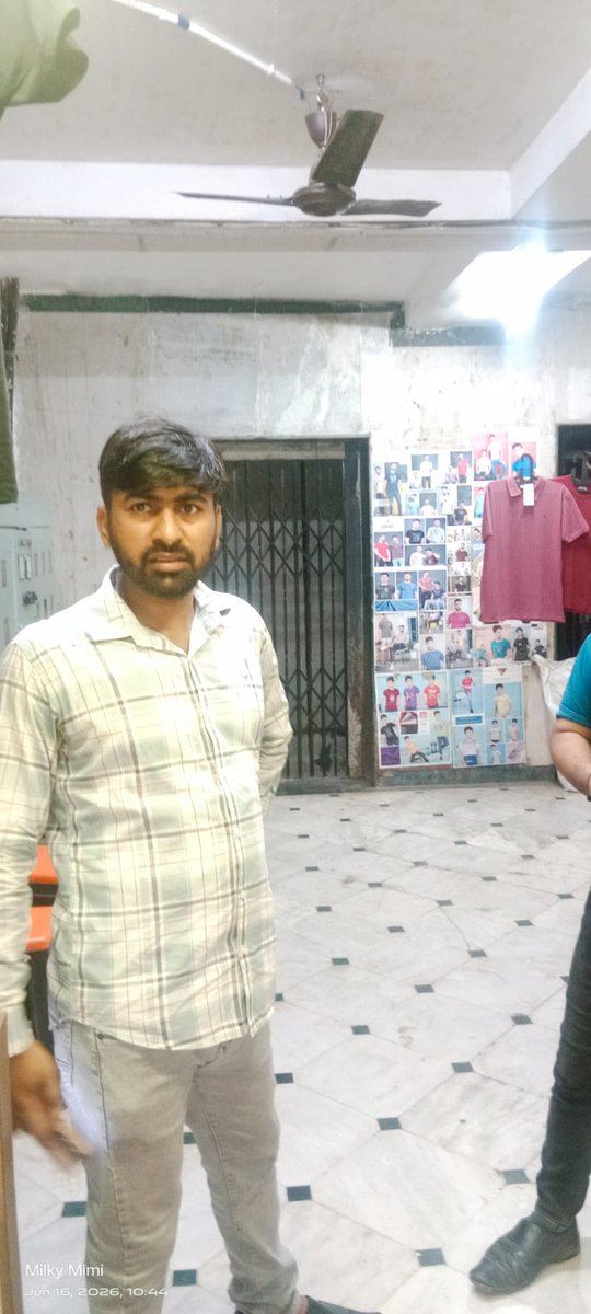 SandhyaS98073's tweet photo. I am Prashant Agarwal Your agents name Hasan tauhad 9330142462are harassing me They are calling and sending threatening me by messages on WhatsApp. Please call me  Please intervene and help me. I am attaching some screen shorts @Bajaj_Finserv @RBI https://t.co/5sB5b4TWh0