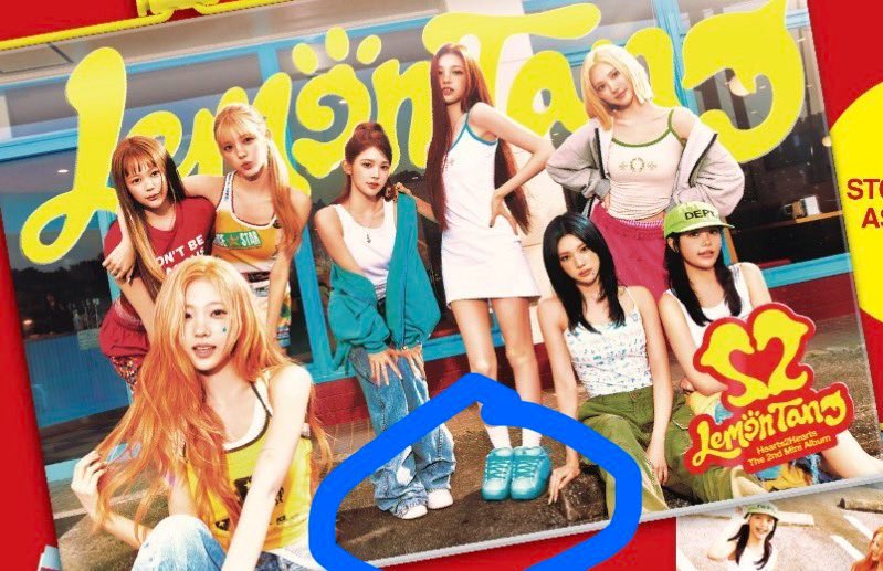 carmenh2h_world's tweet photo. ⚠️ From The Chase (both versions) to Focus and now Lemon Tang, #CARMEN image has repeatedly been covered by logos, ribbons, stickers, and other design elements on official #HEARTS2HEARTS album covers ⁉️

Fans have noticed this recurring pattern.

@SMTOWNGLOBAL ‼️ https://t.co/e9s0imekvq