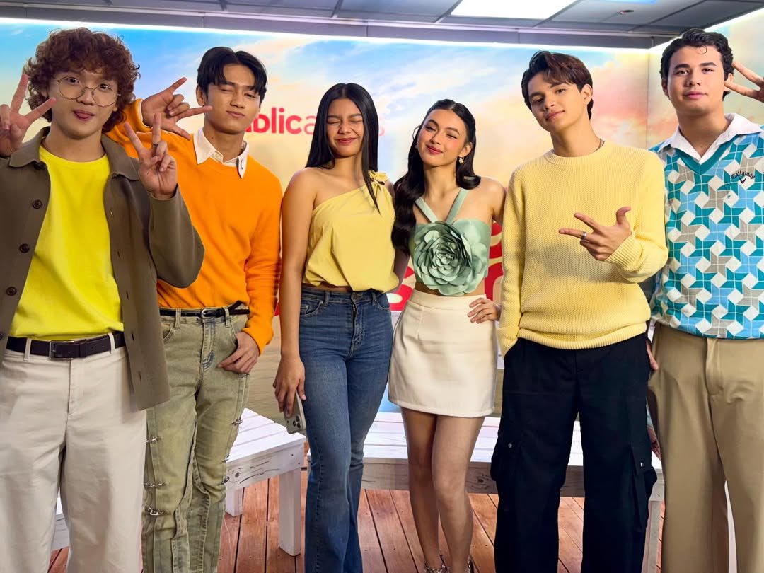 fcvotengteam's tweet photo. The stars of You’re My Favorite Song at #YMFSMediaDay

Predzels, engage here! 💛

Facebook:
https://t.co/ReQghU9K5x

Instagram:
https://t.co/G5uB6a56WG

PRINCESS SHINES YMFS
#PrincessAliyah https://t.co/4zP89nkWzE