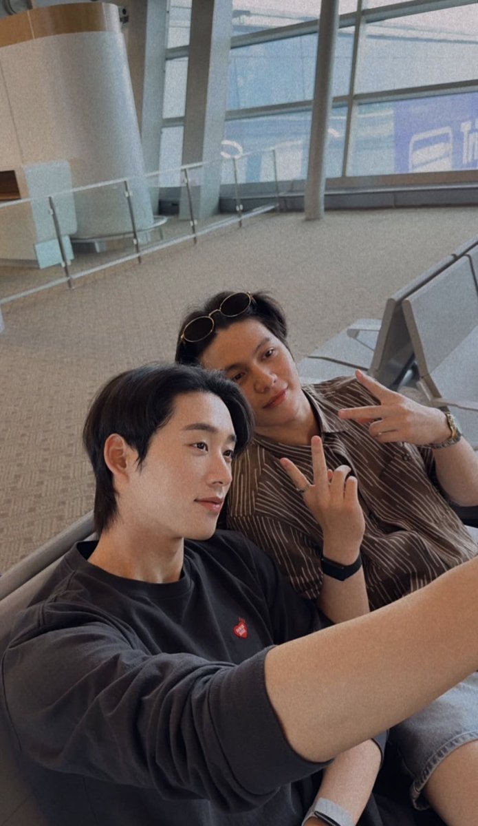 yanwnr's tweet photo. ก็ไม่แปลกใจหรอกว่าทำไมเค้าสงสัยว่าเป็นแฟนกันจริงไหม ขนาดกุยังสงสัยอยู่ทุกวัน https://t.co/AppR15krlH