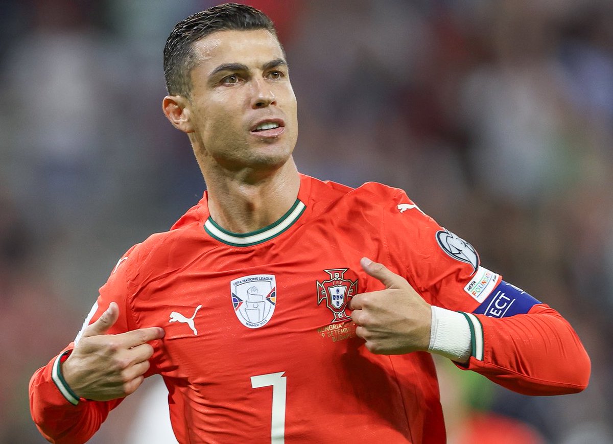 kdm_37's tweet photo. Il faut toujours être du bon côté de l'histoire. 
Toujours du côté de CR7. 

Celui à qui on n'a jamais rien offert . 🐐🇵🇹 https://t.co/nDQyC2Gl7b