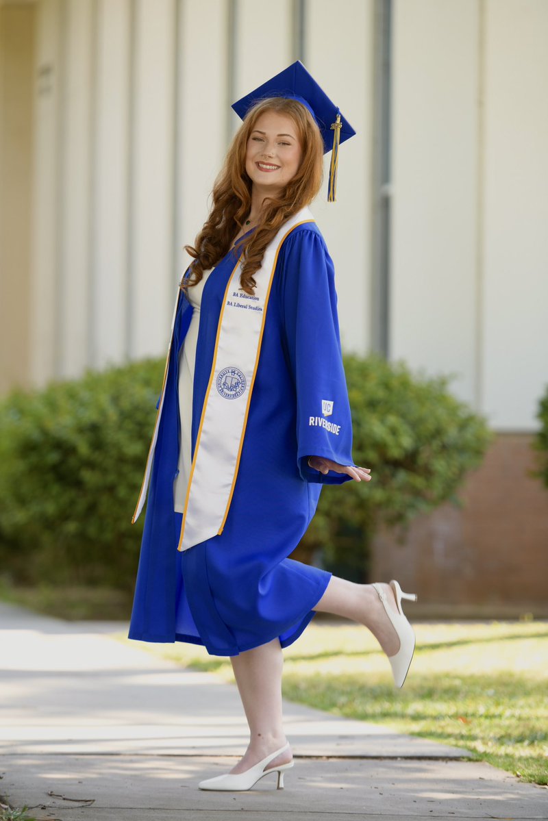 milkybonebag's tweet photo. graduated today! 🥳 https://t.co/Acu24qpzgq
