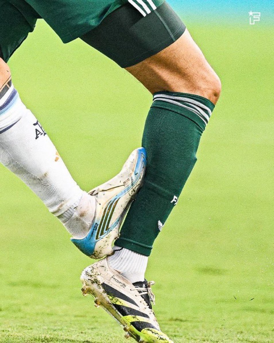 setdaved's tweet photo. Red card ? 
Of course not 🤦

Who is he ?

#FIFAWorldCup https://t.co/2gByiSzxTK