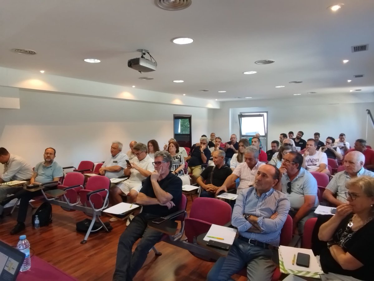 urcacyl's tweet photo. Éxito asistentes interesante jornada #Innovación de #Urcacyl en  @pinna_fidelis; contamos con magníficos ponentes presentando el #suelo y cómo protegerlo con herramientas innovadoras de manejo;  @csicdivulga, @itacyl, @BiomeMakers, @aerobur_drones, #universidaddecordoba, #nudseed https://t.co/irBbBkPoRx
