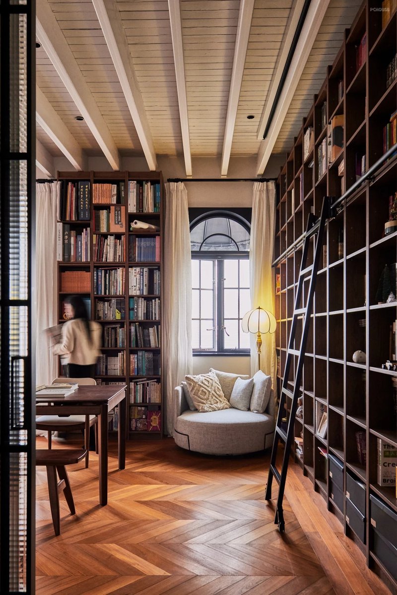 Klitu5's tweet photo. Lock yourself in a vintage study room, solve hidden puzzles, decode old letters and escape before the hourglass empties! 1-hour challenge starts now https://t.co/Of3M3f0B5J