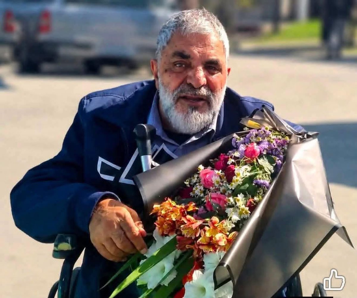 rahim_sekander's tweet photo. پرون راهیسې د استاد رفیع او کمانډو هرکلي تلې ته سره اچول شوي.
اول خو د استاد حبیب الله رفیع په اړه مشهوره ده چې که څوک یې وینا لیکلې بڼې ته اړوي نو ایډېټ ته اړتیا نه لري، یعنې د خبرو رواني دې له ده زده شي، هغه لیکلي لسګونه کتابونه چې (رحماني حُم) مې په‌کې ښه لوستی؛ پخپل ځای، 👇 https://t.co/pTdvQcyTU8