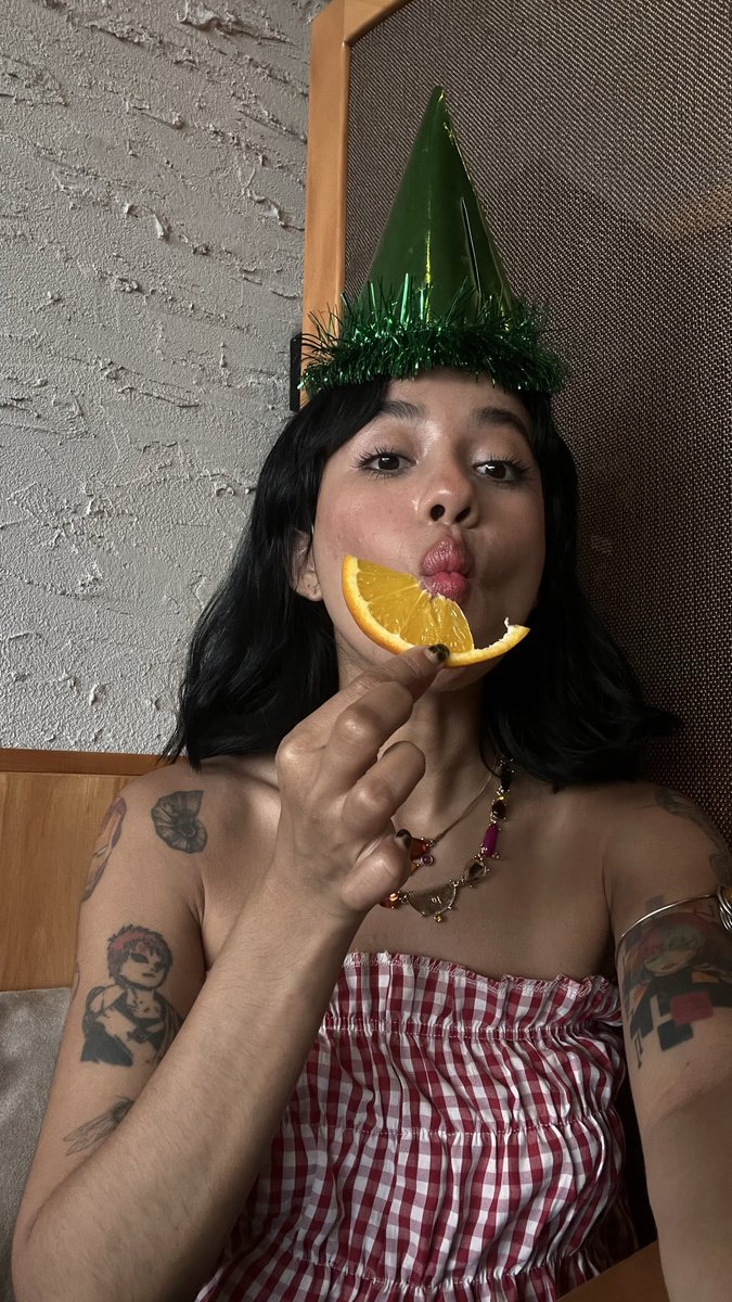 Ayala1199's tweet photo. Hola ya tomaste vitamina C? https://t.co/Y3SRqRsb7Z