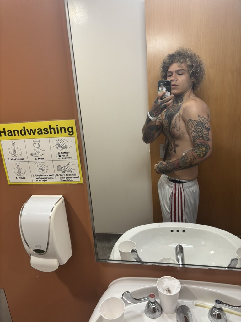 Bryancohen99's tweet photo. I love detox and I love sobriety and I love being bufff and getting clean and staying clean :D https://t.co/ySze6qVmgA