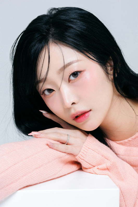 tang__kira's tweet photo. Jung Eunwoo mengungkapkan hubungan dia dengan member Pristin.

“Setelah mengunggah video challenge ‘Suddenly,’ member-member Pristin menghubungi saya. Baru-baru ini juga kami bertemu untuk makan bersama. 

Semua member masih sama seperti member yang ada dalam ingatan saya. Para unnie yang kini beraktivitas sebagai model atau aktris, semuanya masih sama. Rasanya seperti bertemu teman yang biasa ada di sekitar kita sehari-hari.”