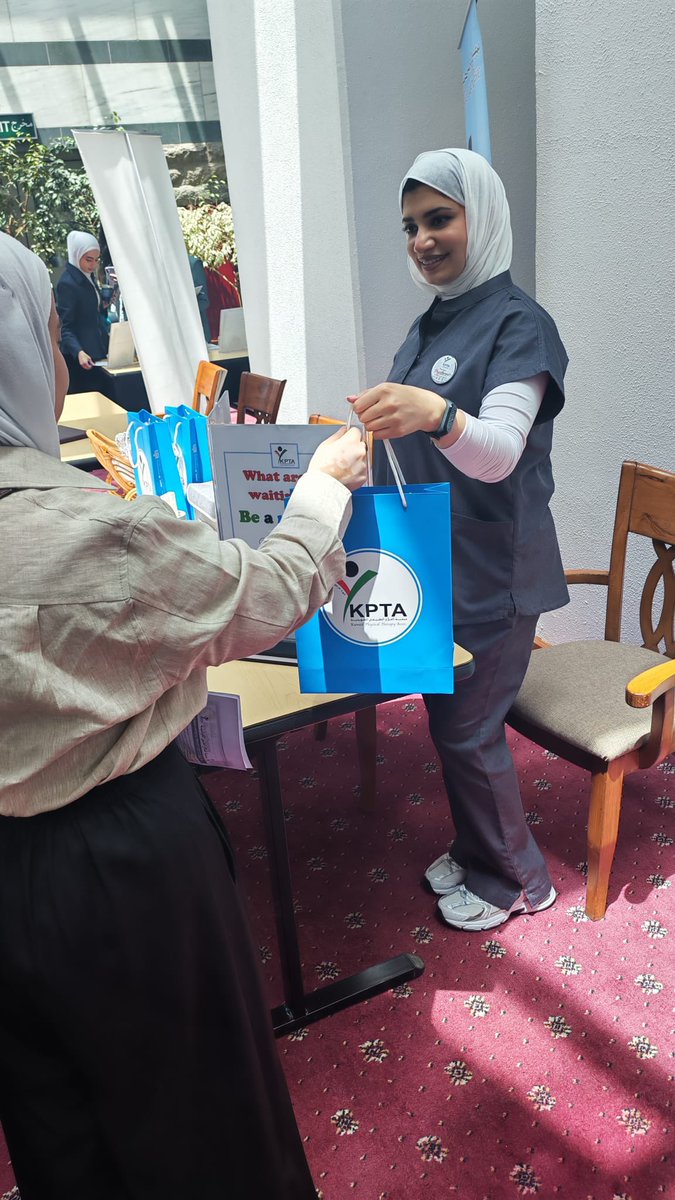 ISH_PT's tweet photo. محاضرة تثقيفية عن اهمية الجمعية لمنتسبي المهنة وعلاقتها المباشرة بالاتحاد العالمي للعلاج الطبيعي والذي تمثل من خلاله الجمعية دولة الكويت في المحافل الدولية التي ينظمها الاتحاد العالمي
كما ��ستهلت الامين العام محاضرتها بوقفة صمت وحداد لروح المرحومة الدكتورة هناء الخميس رئيس الجمعية https://t.co/idB0gXyO1E
