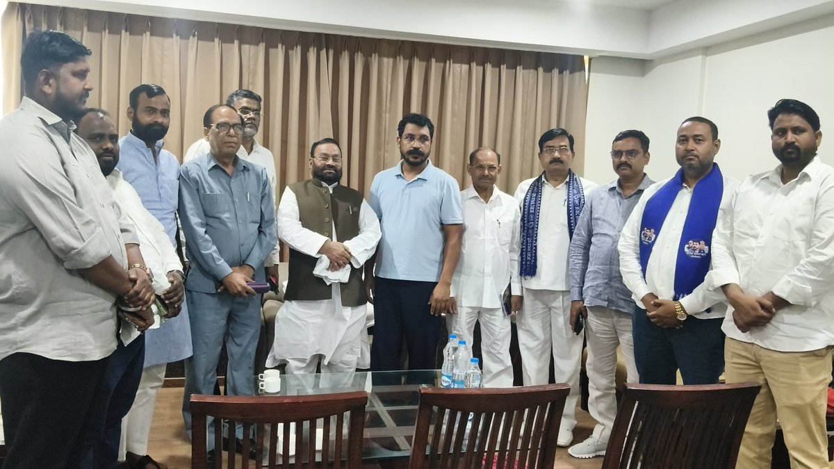 SwamiPMaurya's tweet photo. आजाद समाज पार्टी के राष्ट्रीय अध्यक्ष श्री चंद्रशेखर आजाद जी, से औपचारिक मुलाकात हुई। https://t.co/SG9S1Yf0Tp