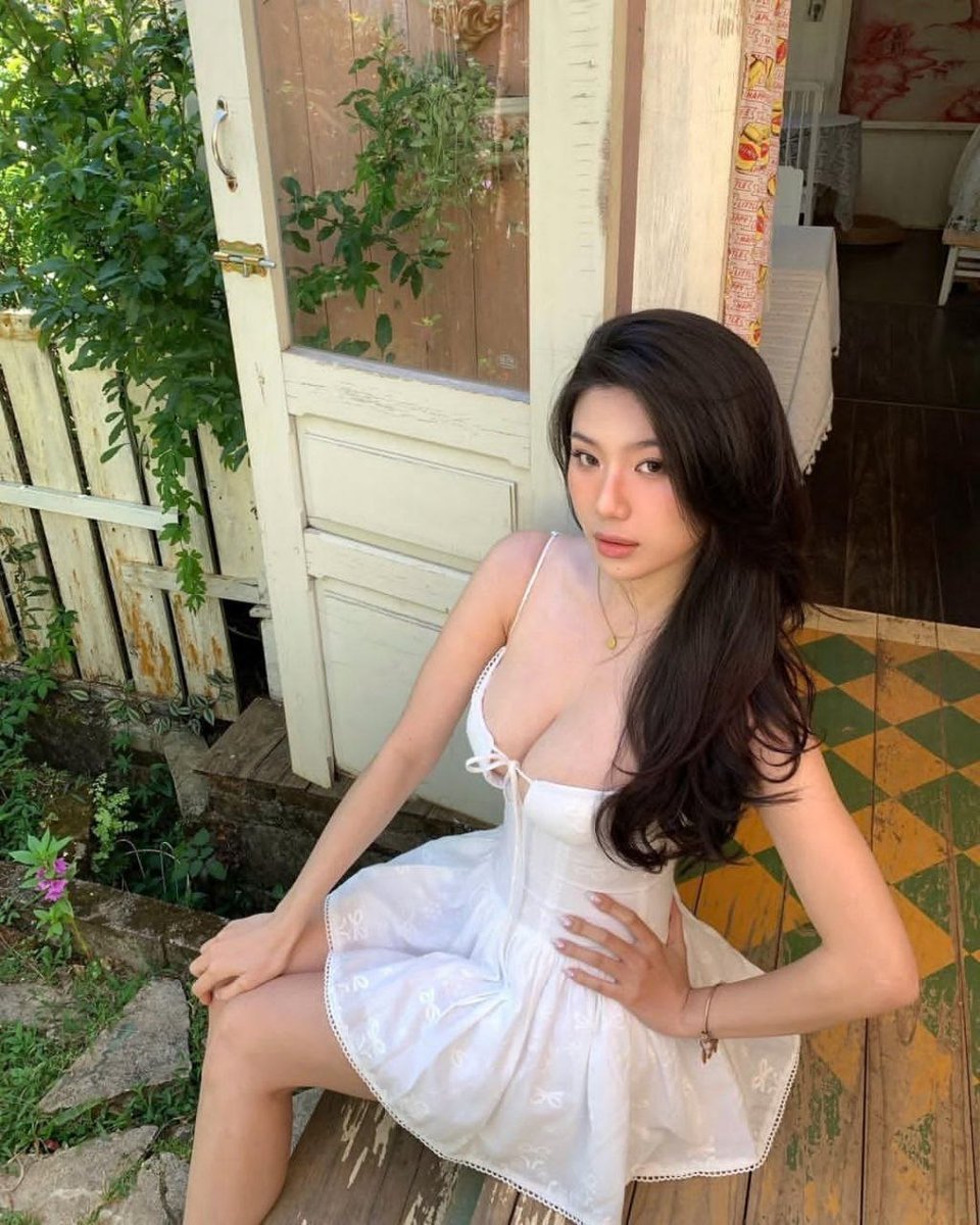 HalkuKaFufa's tweet photo. the best dress she ever worn 🫣 https://t.co/7F6qovquiH