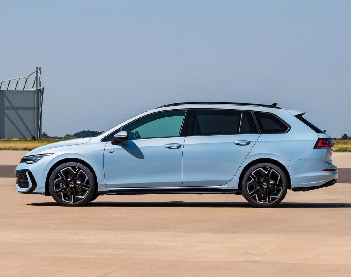 ScorpionFocsani's tweet photo. Ce tip de pilot de Golf ești? Te rugăm să-ți alegi mașina - și reacția ta.
❤️ Golf GTI - cel sportiv
💡 Golf Variant - cel practic
👍 Simply Golf - cel all-rounder.

#VWGolf #VolkswagenGolf #volkswagenfocsani #ScorpionFocsani https://t.co/Tg06AVt2lX