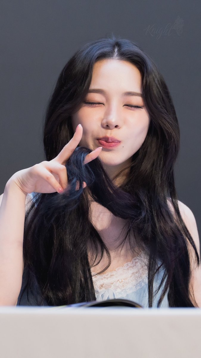 knightblue0411's tweet photo. 20260606 Everline Fansign

#KARINA #지민
#aespa #에스파 
#카리나 #유지민 #エスパ https://t.co/Nw7n8YeMP9