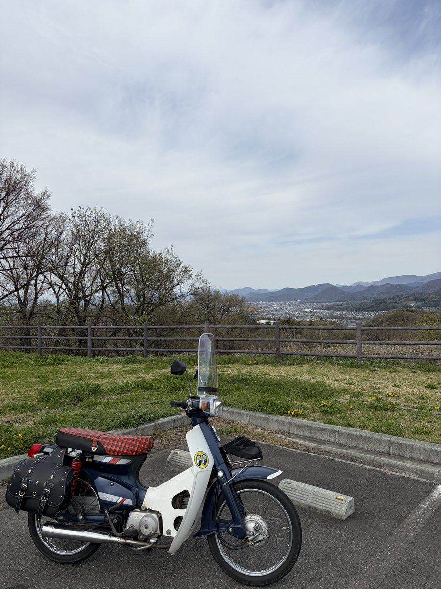 silverwing600s's tweet photo. 【スーパーカブ90カスタム】
現在13500km走行
調子良く走ります
※ナンバーも自賠責保険も長く山形にヘルメット🪖持参して来てくだされば原付旅をしながら乗って帰れる車両になります
サドルバッグもお付けしたままお渡しします。女性ライダーも大歓迎です。DMもしくはお電話ください。
#カブ https://t.co/GgUge7OSEy