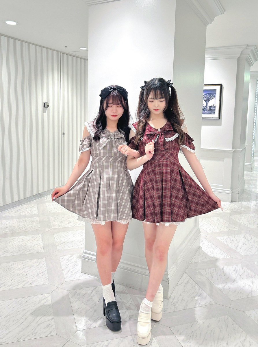 evelyn_tokyo's tweet photo. evelyn池袋店🎀

❤︎ 𝐜𝐨𝐦𝐢𝐧𝐠 𝐬𝐨𝐨𝐧 ❤︎
── ✧︎ ────  ♡  ──── ✧︎ ──
#チェックリボン大襟OP
    Color :  BE / WN / BK
    Price : ¥11,800
── ✧︎ ────  ♡  ──── ✧︎ ──
胸元の大きなリボンが可愛い….⋆𝜗𝜚
近日入荷予定の新作OPですᐢ ܸ>⩊<︎︎ ܸᐢ💕
ぜひ店頭にてご覧くださいませ🎶⟡.·