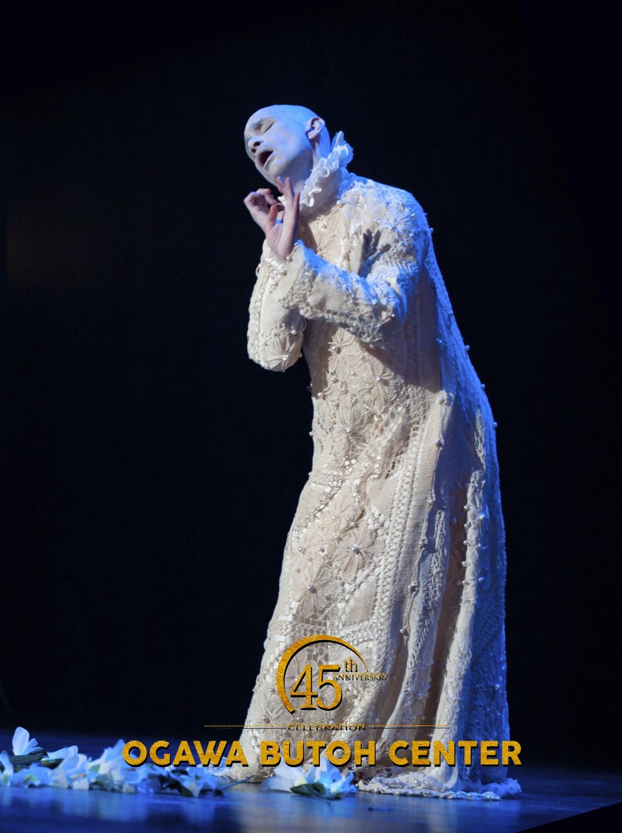 joaobutoh's tweet photo. He was named by the audience. In a field of forms that did not belong to him, his body insisted on another language. Painted, stripped, and out of place, he returned year after year — until the difference became a name: João Butoh. #Butoh #ButohDance @ChenWeeling https://t.co/YWSAHU1dpT