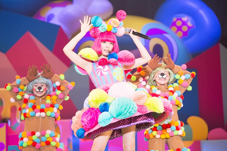 kyarystaff's tweet photo. 緊急配信決定✨
6/18(木)20:00〜
「からふるぱにっくTOY BOX at 国立代々木競技場第一体育館 2014」のライブ本編をフルでTikTok LIVEにて公開決定‼️

アカウントをフォローのうえ、配信をお待ち下さい🎉
https://t.co/M7O0PgqiJ4

#きゃりーぱみゅぱみゅ
#からふるぱにっくTOYBOX https://t.co/AXz52Xw1Qw