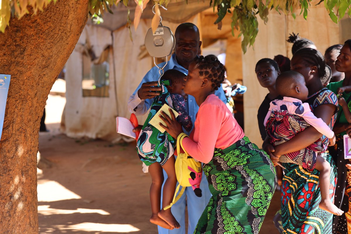 WHOMalawi's tweet photo. Day 2 of the #PolioVaccinationCampaign 🇲🇼
In #Rumphi, Health workers are leveraging routine under-five clinics to reach every eligible child with the #polio #vaccine—every contact with the #HealthSystem is an opportunity to protect a child.
We are closing all immunity gaps. https://t.co/woU4akzjUd