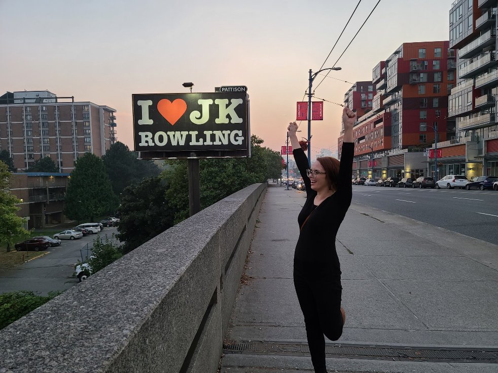 Genevieve Gluck tweet media