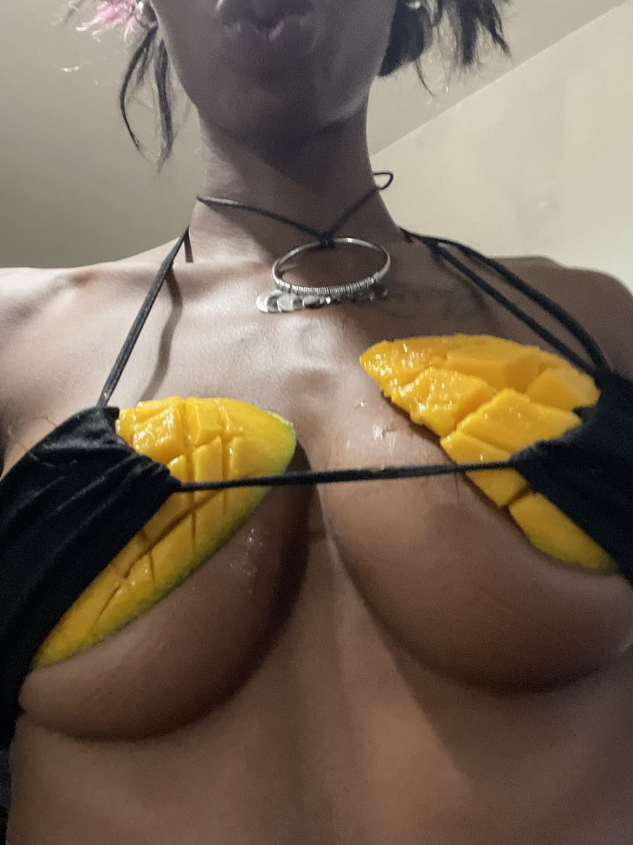 XoXo_Ozzi's tweet photo. Got 🥭 ? https://t.co/sjjrtbBxVP