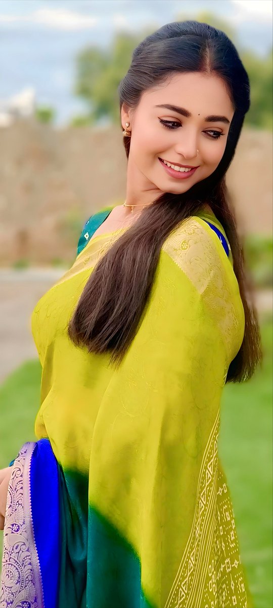 WallpaperIndian's tweet photo. Turning classic sarees into unforgettable fashion moments
👑 Amulya Porecha 💚
#AmulyaPorecha #Amulya https://t.co/DT9y4Qo1bO