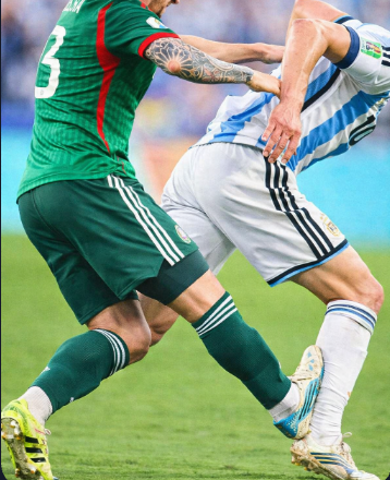 cavm007's tweet photo. @FIFAWorldCup Everyone knows that if this had happen should be red card https://t.co/xw834FcACY