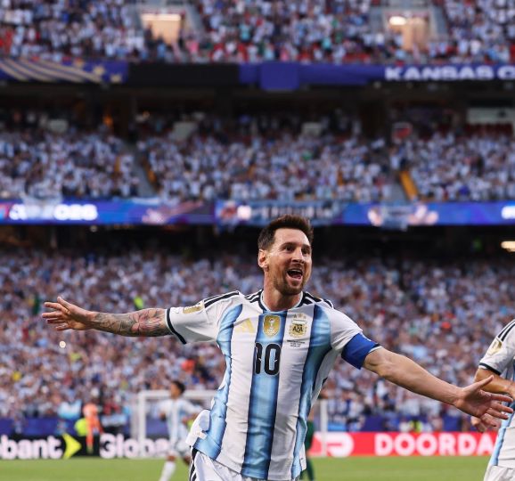 WaterX_app's tweet photo. Messi tonight: 3 goals🎯

16 at the World Cup now, level with Klose’s all-time record.
One more, and he stands alone. https://t.co/bwdiISBwSU