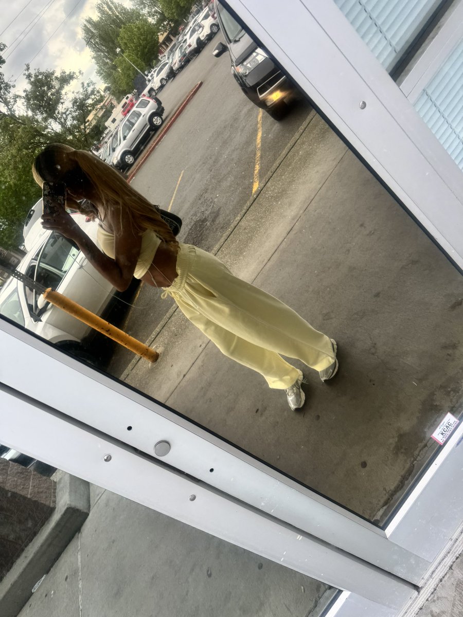 Da_0nlyy's tweet photo. Yellow💛 https://t.co/vsEOe0PvRK