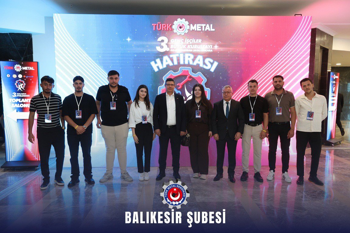 AltundagUysal's tweet photo. Birlik beraberliğimizi tüm dünyaya bir kez daha ilan ettiğimiz kurultayımız, başta Türk Metalli metal emekçileri olmak üzere, her kesimden takdir alarak, 3. yılında örnek olmayı başardı. https://t.co/78RVN6uAS2