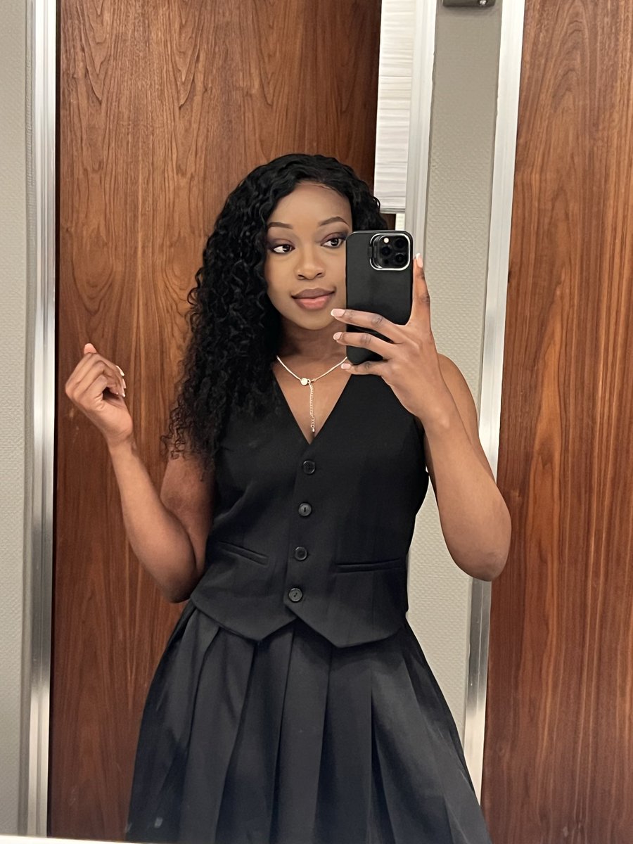 liatanyaa's tweet photo. woman crush Wednesday https://t.co/sfbUdqwqOD