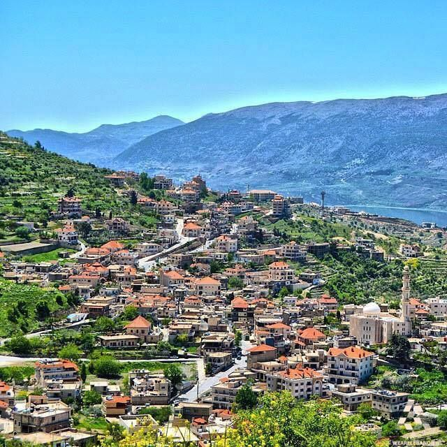 selakaram's tweet photo. قعدة عالبحر وقهوة عالضيعة وريحة الأرض… هيدا هو لبنان ☕🌊
#لبنان #سحر_لبنان #لبنان_الجمال https://t.co/raOTKmNnVF