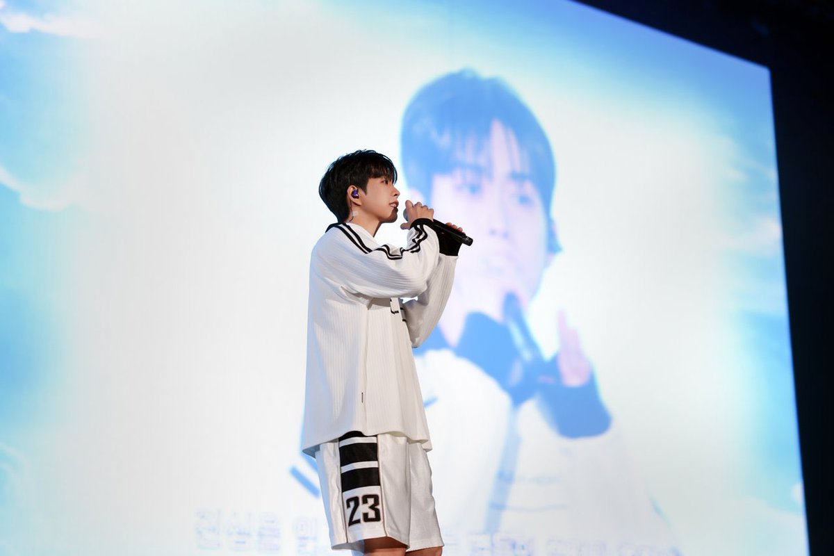 오늘도 너와 tweet media