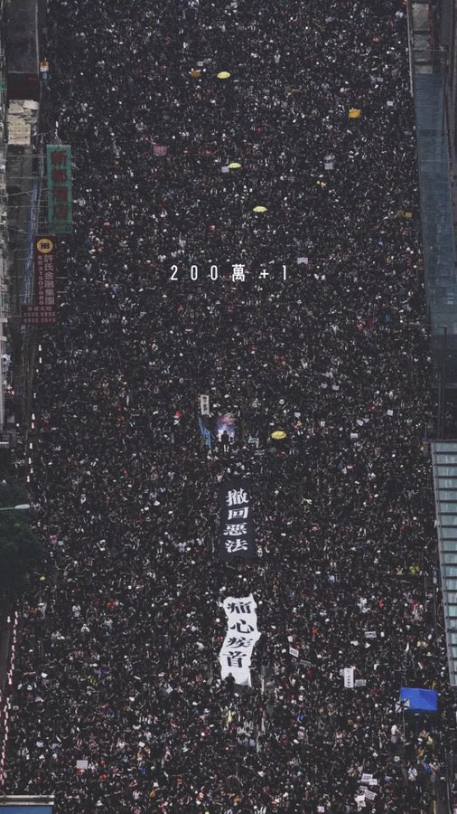 HJustice42493's tweet photo. 6月16日，是香港反送中大游行7周年。

7年前，200万香港人走上街头，抗议林郑月娥政府修订逃犯条例。

7年后，香港的一国两制名存实亡，公开纪念被严厉打压、街头早已归于沉寂。

不少香港人在网上对这场游行进行纪念。
200万+1，+1是对反送中首位死去的香港社会运动人士梁凌杰的致敬。 https://t.co/7x7gOGzODG