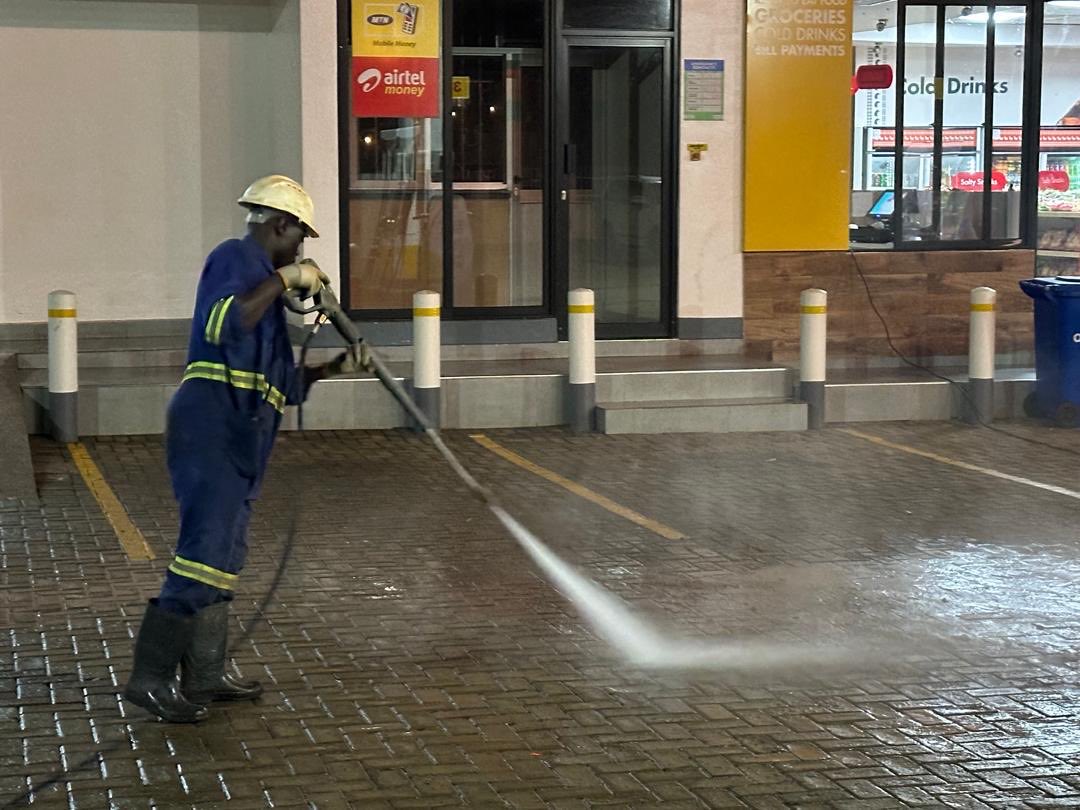 NulookPCleaners's tweet photo. Pressure cleaning is super important for keeping surfaces looking good and lasting longer. It blasts away dirt, grime, mold, and mildew that can damage materials over time. 

Call 📞 0777748424/0772766835 https://t.co/CllsgFZIVC