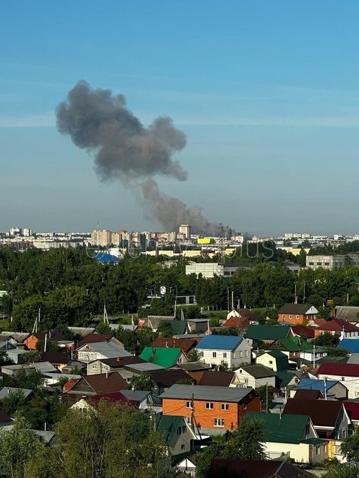 GeoTienou's tweet photo. 🇺🇦 ⚡ 🇷🇺 The VNIIR Progress factory in Cheboksary was struck by Ukraine.
It is a Russian research and development institute that specialises in the production of advanced electronic warfare. https://t.co/OlC7fL86y5
