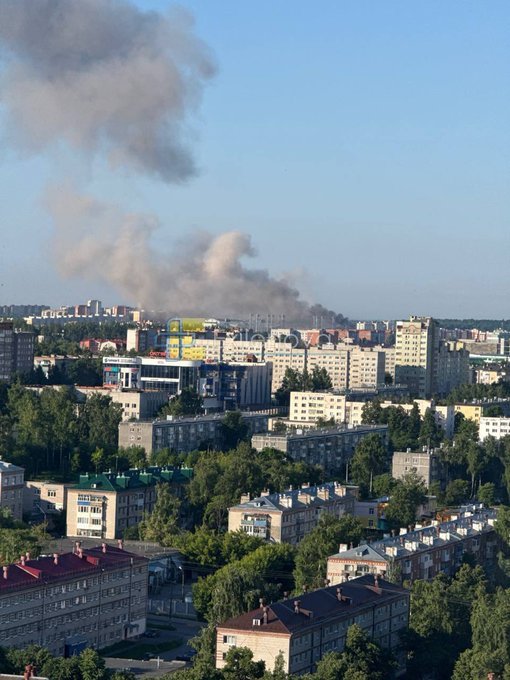 GeoTienou's tweet photo. 🇺🇦 ⚡ 🇷🇺 The VNIIR Progress factory in Cheboksary was struck by Ukraine.
It is a Russian research and development institute that specialises in the production of advanced electronic warfare. https://t.co/OlC7fL86y5