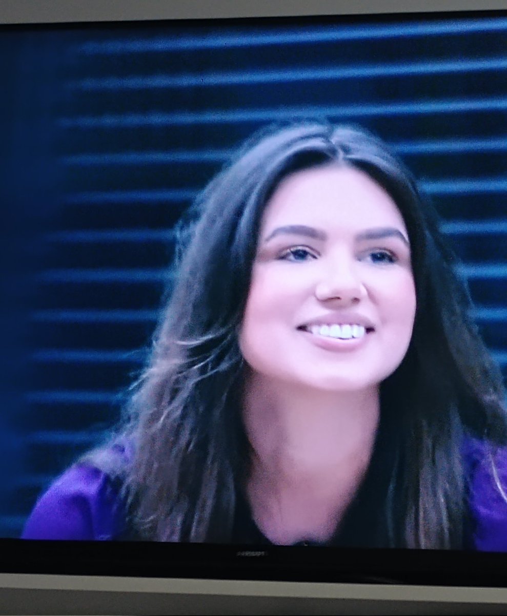 hefrann's tweet photo. Toda vez q passo pela record e aparece essa diva penso que é a Juju dos Teclados kkkk @judasjus #acasadopatrão https://t.co/nB6qDZJhS3