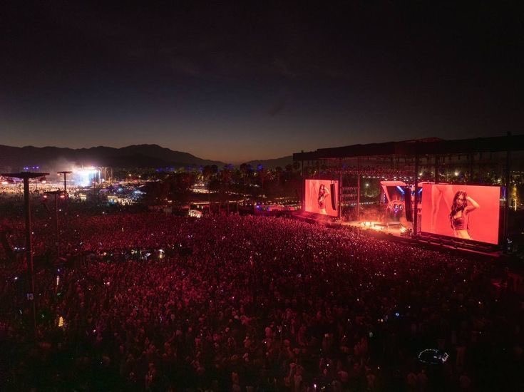 itgirljn's tweet photo. from coachella to govball 🥺 https://t.co/XZmYlM9OW1