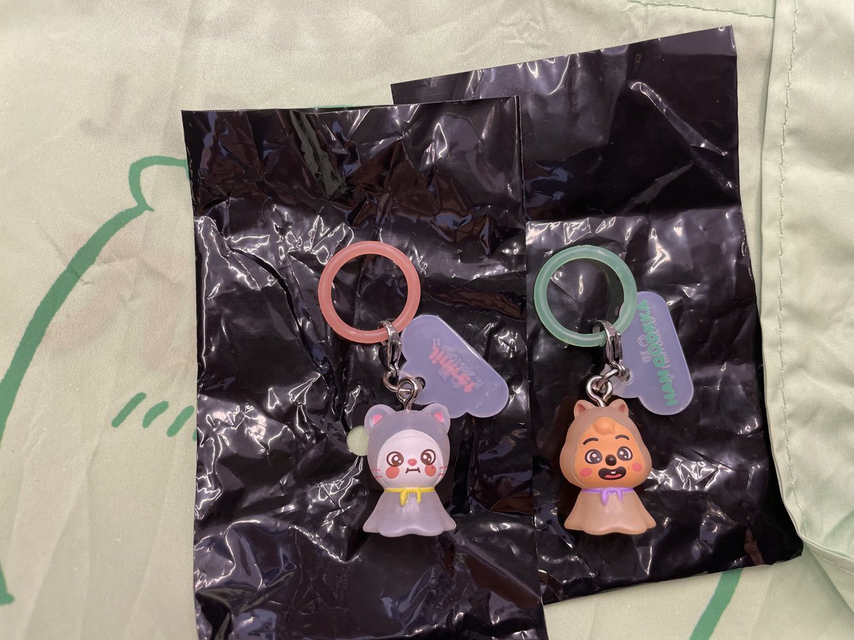 mini20jini20's tweet photo. 前のがあるしなぁって思ってたのに見たら買うよね笑 https://t.co/9k4RcmVPVa